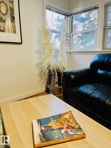 10711 76 Avenue, Edmonton, AB - Indoor