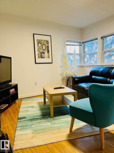 10711 76 Avenue, Edmonton, AB - Indoor Photo Showing Dining Room