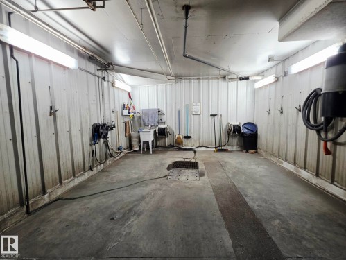 327 6703 172 Street, Edmonton, AB - Indoor Photo Showing Garage