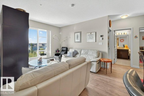 329 503 Albany Way, Edmonton, AB - Indoor Photo Showing Living Room