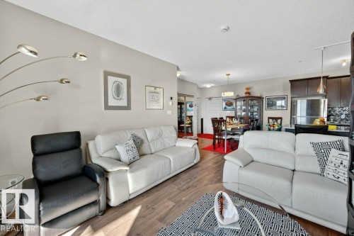 329 503 Albany Way, Edmonton, AB - Indoor Photo Showing Living Room