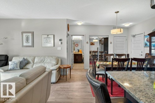 329 503 Albany Way, Edmonton, AB - Indoor Photo Showing Living Room