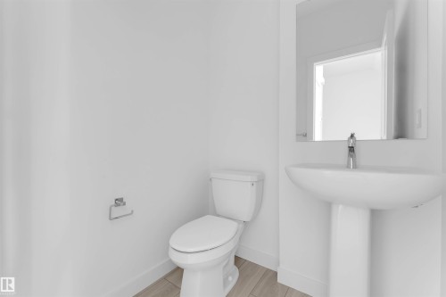 19 7110 Keswick Cm Sw, Edmonton, AB - Indoor Photo Showing Bathroom