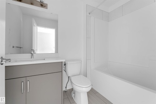 19 7110 Keswick Cm Sw, Edmonton, AB - Indoor Photo Showing Bathroom