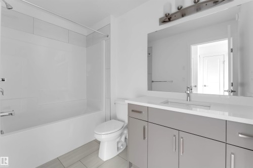 19 7110 Keswick Cm Sw, Edmonton, AB - Indoor Photo Showing Bathroom