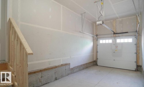 19 7110 Keswick Cm Sw, Edmonton, AB - Indoor Photo Showing Garage