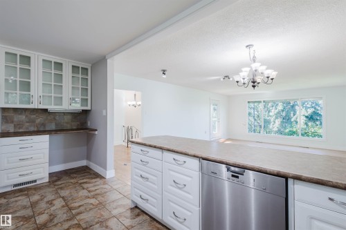 Edmonton, AB - Indoor Photo Showing Kitchen