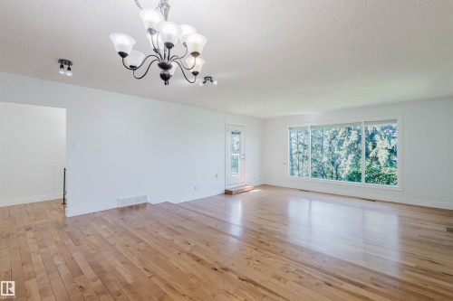 Edmonton, AB - Indoor Photo Showing Other Room