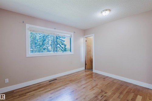 Edmonton, AB - Indoor Photo Showing Other Room