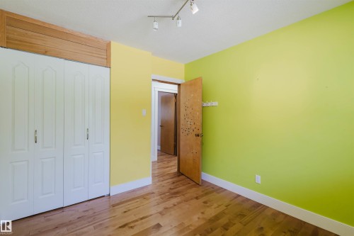 Edmonton, AB - Indoor Photo Showing Other Room