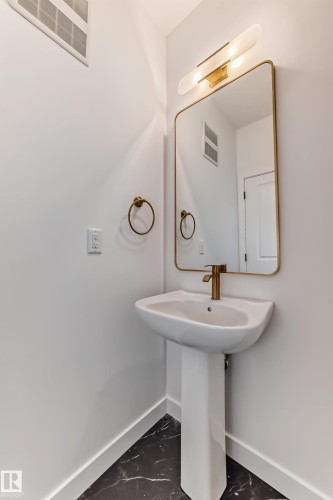 20612 43 Avenue, Edmonton, AB - Indoor Photo Showing Bathroom