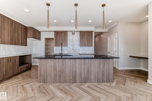 20612 43 Avenue, Edmonton, AB - Indoor Photo Showing Kitchen
