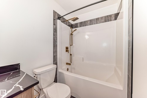 20612 43 Avenue, Edmonton, AB - Indoor Photo Showing Bathroom
