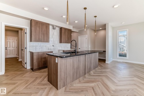 20612 43 Avenue, Edmonton, AB - Indoor Photo Showing Kitchen With Upgraded Kitchen