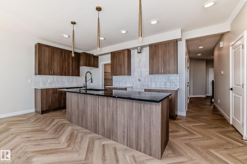 20612 43 Avenue, Edmonton, AB - Indoor Photo Showing Kitchen