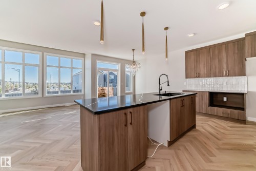 20612 43 Avenue, Edmonton, AB - Indoor Photo Showing Kitchen