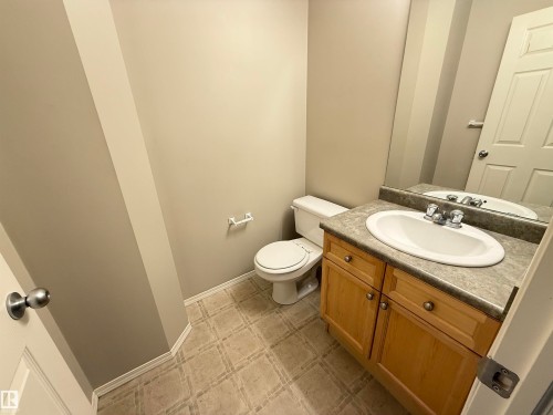 26 451 Hyndman Crescent, Edmonton, AB - Indoor Photo Showing Bathroom
