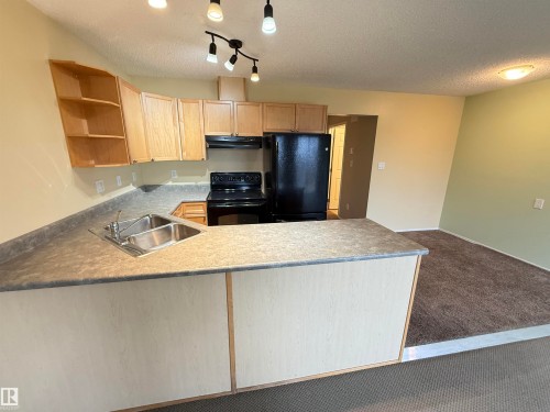 26 451 Hyndman Crescent, Edmonton, AB - Indoor Photo Showing Kitchen With Double Sink