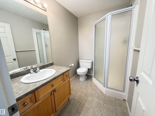 26 451 Hyndman Crescent, Edmonton, AB - Indoor Photo Showing Bathroom