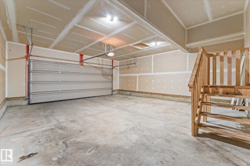 9 Spring Link, Spruce Grove, AB - Indoor Photo Showing Garage
