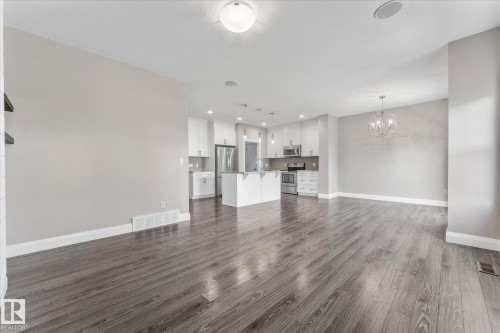 9 Spring Link, Spruce Grove, AB - Indoor Photo Showing Kitchen