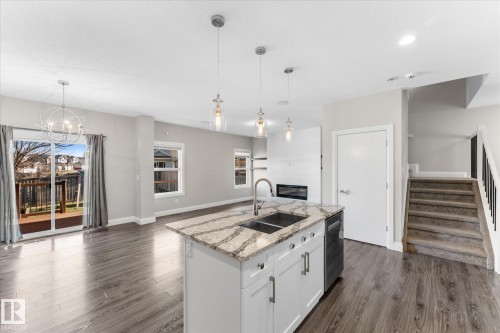 9 Spring Link, Spruce Grove, AB - Indoor Photo Showing Kitchen With Double Sink With Upgraded Kitchen