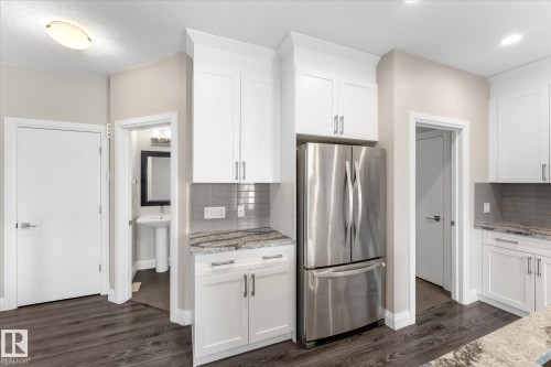 9 Spring Link, Spruce Grove, AB - Indoor Photo Showing Kitchen With Upgraded Kitchen