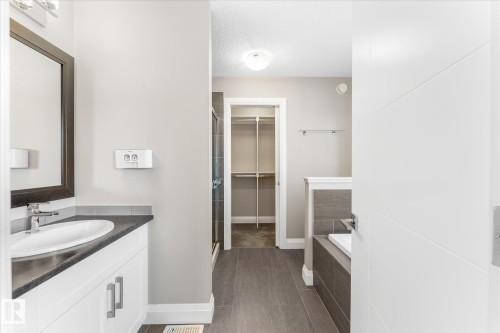 9 Spring Link, Spruce Grove, AB - Indoor Photo Showing Bathroom