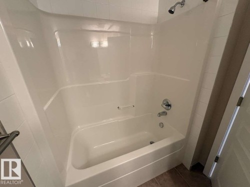 301 11140 68 Avenue Nw, Edmonton, AB - Indoor Photo Showing Bathroom