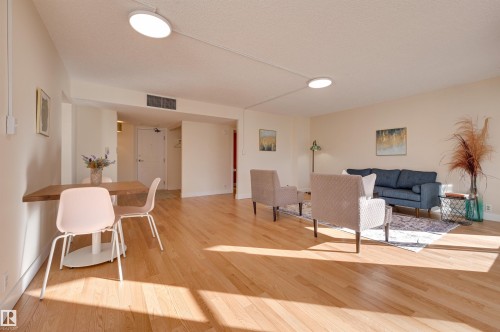 205 8340 Jasper Avenue, Edmonton, AB - Indoor