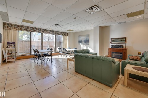 205 8340 Jasper Avenue, Edmonton, AB - Indoor