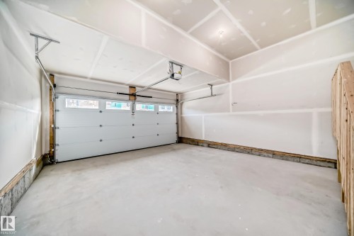 20616 43 Avenue, Edmonton, AB - Indoor Photo Showing Garage