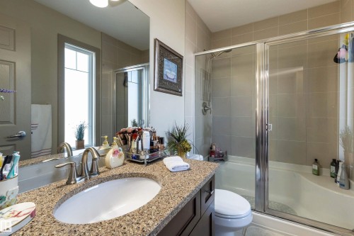 52 1150 Windermere Way, Edmonton, AB - Indoor Photo Showing Bathroom