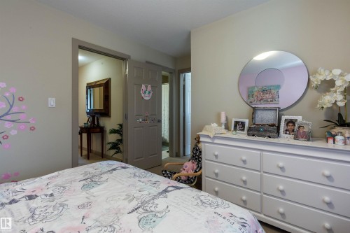 52 1150 Windermere Way, Edmonton, AB - Indoor Photo Showing Bedroom