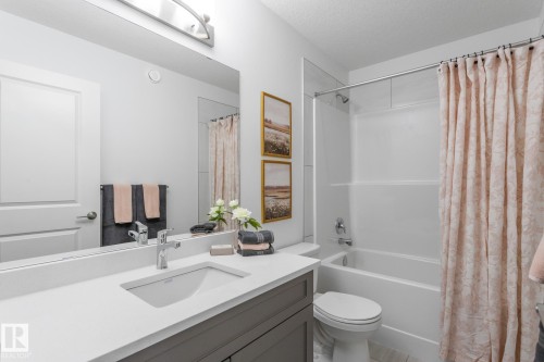 5019 Cawsey Link, Edmonton, AB - Indoor Photo Showing Bathroom