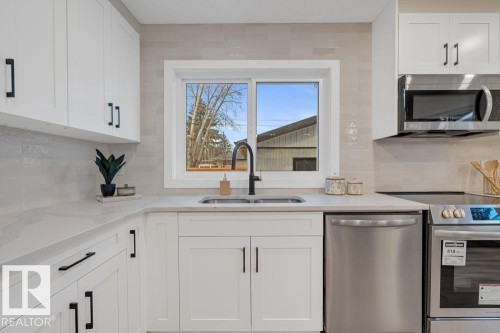 15022 86 Avenue, Edmonton, AB - Indoor Photo Showing Kitchen With Double Sink