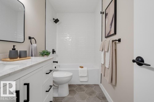 15022 86 Avenue, Edmonton, AB - Indoor Photo Showing Bathroom