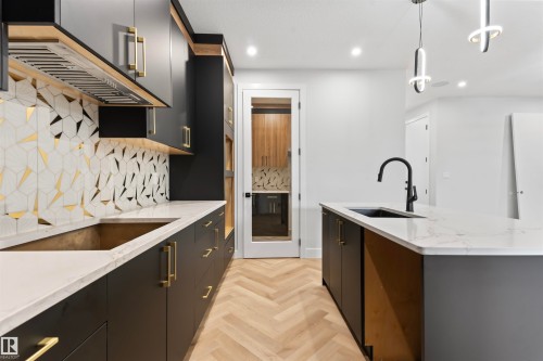 340 Roberts Wynd, Leduc, AB - Indoor Photo Showing Kitchen With Upgraded Kitchen