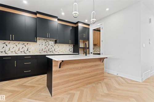 340 Roberts Wynd, Leduc, AB - Indoor Photo Showing Kitchen With Upgraded Kitchen