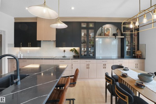 3327 Chernowsi Way, Edmonton, AB - Indoor