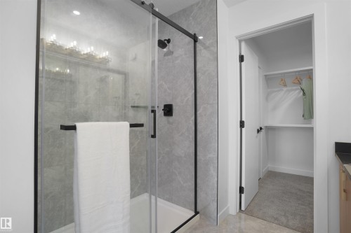 3327 Chernowsi Way, Edmonton, AB - Indoor Photo Showing Bathroom