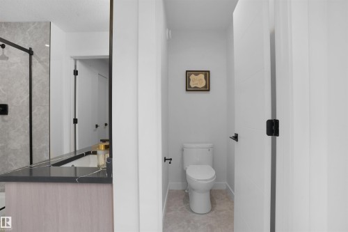 3327 Chernowsi Way, Edmonton, AB - Indoor Photo Showing Bathroom
