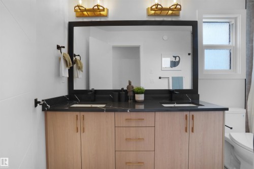 3327 Chernowsi Way, Edmonton, AB - Indoor Photo Showing Bathroom
