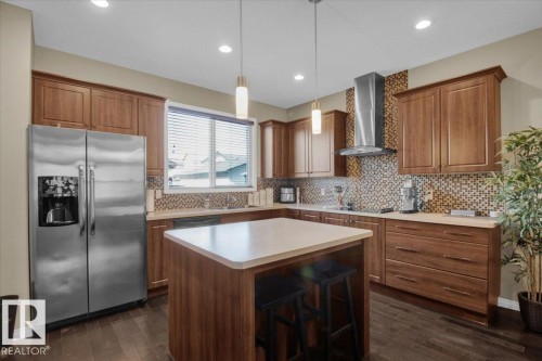 625 Allard Boulevard, Edmonton, AB - Indoor Photo Showing Kitchen