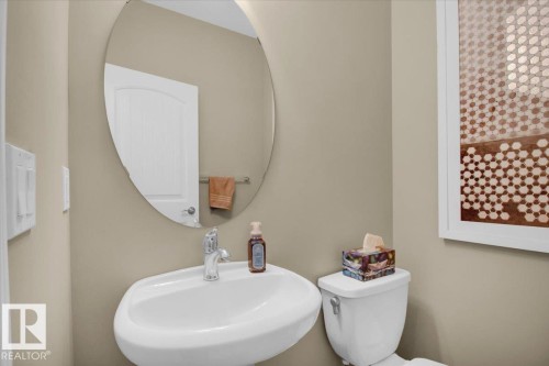 625 Allard Boulevard, Edmonton, AB - Indoor Photo Showing Bathroom