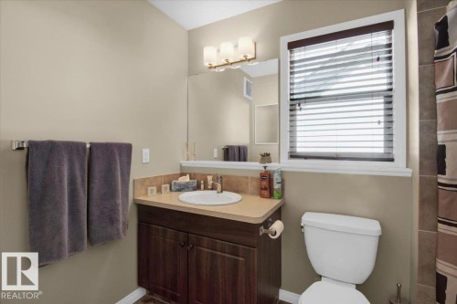 625 Allard Boulevard, Edmonton, AB - Indoor Photo Showing Bathroom