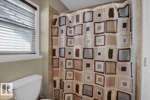 625 Allard Boulevard, Edmonton, AB - Indoor Photo Showing Bathroom