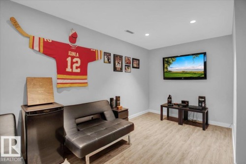 625 Allard Boulevard, Edmonton, AB - Indoor