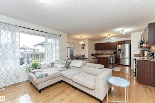 38 Rue Bouchard, Beaumont, AB - Indoor Photo Showing Living Room