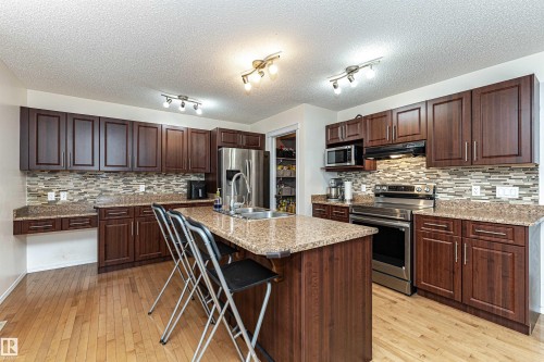 38 Rue Bouchard, Beaumont, AB - Indoor Photo Showing Kitchen With Stainless Steel Kitchen With Double Sink With Upgraded Kitchen